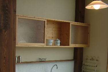 ���R�f�ނ̵��ް���݁E���ް�Ƌ�@�O�d���鎭�s�yCalmfurniture �ߓ��Ƌ�z�߲ݍނ̉����L�b�`��